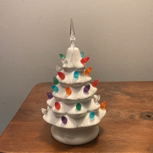 NWT 9”- White- LED Light Up Ceramic Christmas Tree 🎄 Decoration w/ 30 Bulbs - Picture 9 of 17
